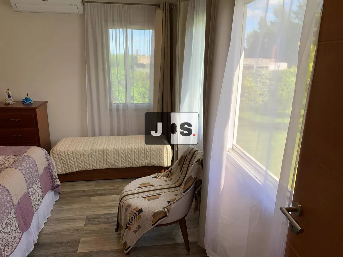 Casa ID.2319 - Venta casa Colinas de Carrasco 3 dormitorios Piscina Barbacoa