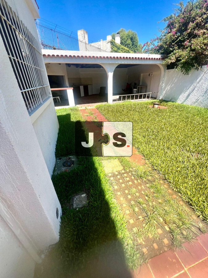 Casa ID.3789 - Venta casa 4 dormitorios Carrasco Montevideo