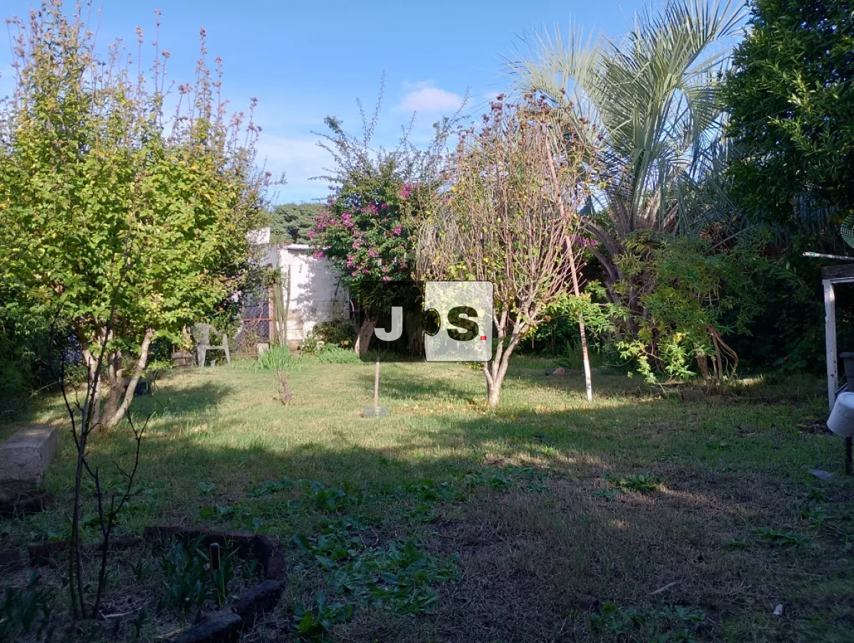 Casa ID.3752 - Vendo casa de 2 dormitorios en el Prado con cochera y jardín