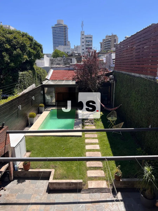 Casa ID.4258 - Vendo casa en Pocitos de 2 plantas, con piscina climatizada. 