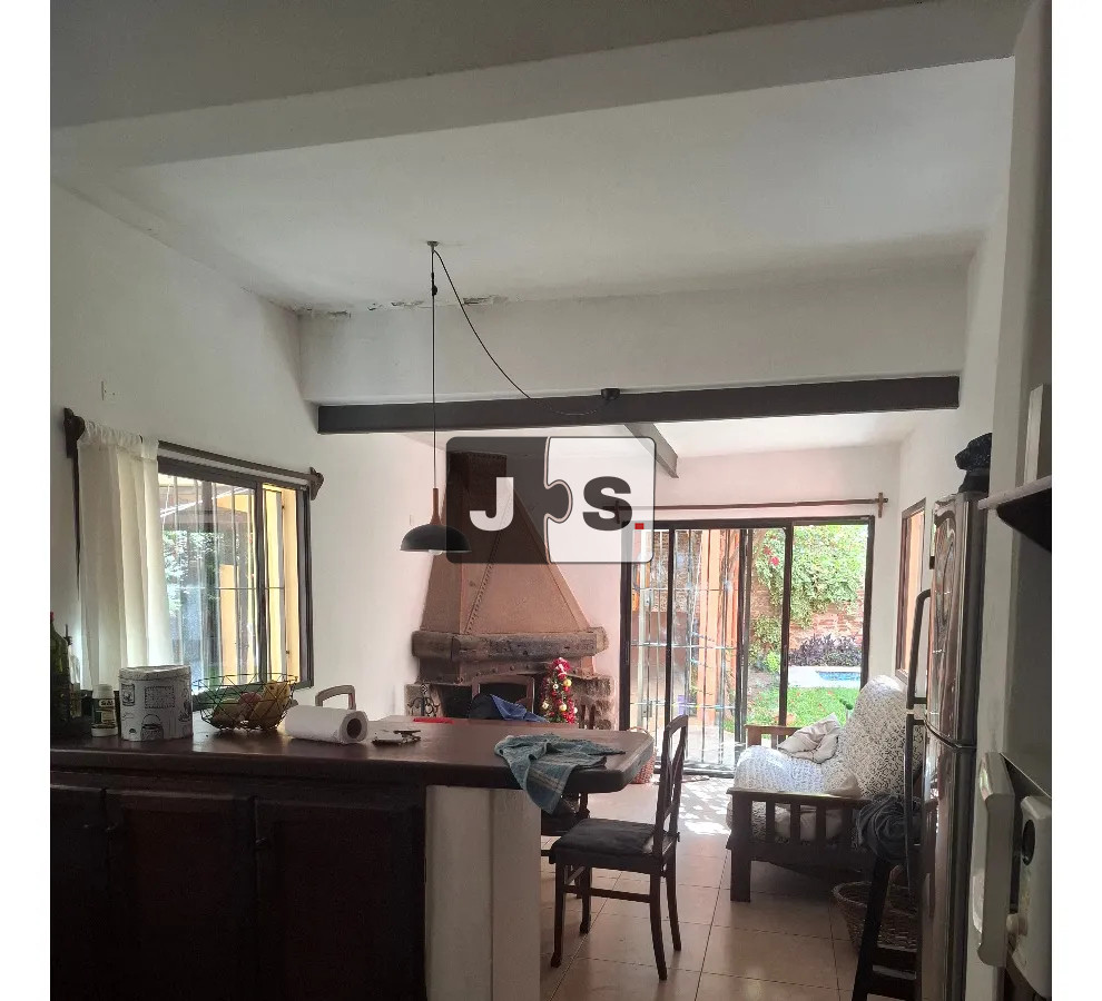Casa ID.3703 - Vendo Casa, 3 Dormitorios, 2 Baños, Garage, Piscina,  Barrio Cordón Sur