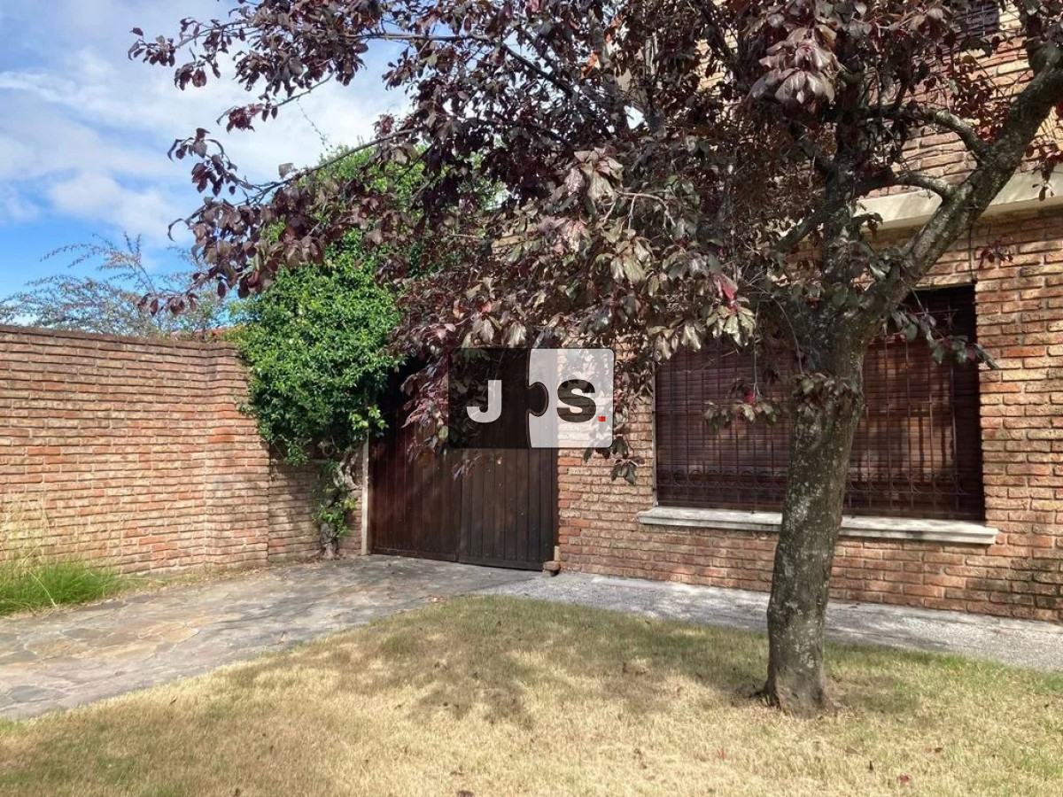 Casa ID.84 - Alquiler Casa 5 dormitorios Carrasco Sur
