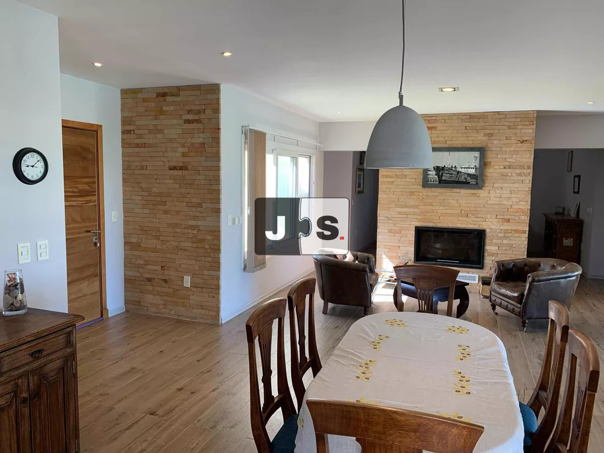 Casa ID.2319 - Venta casa Colinas de Carrasco 3 dormitorios Piscina Barbacoa