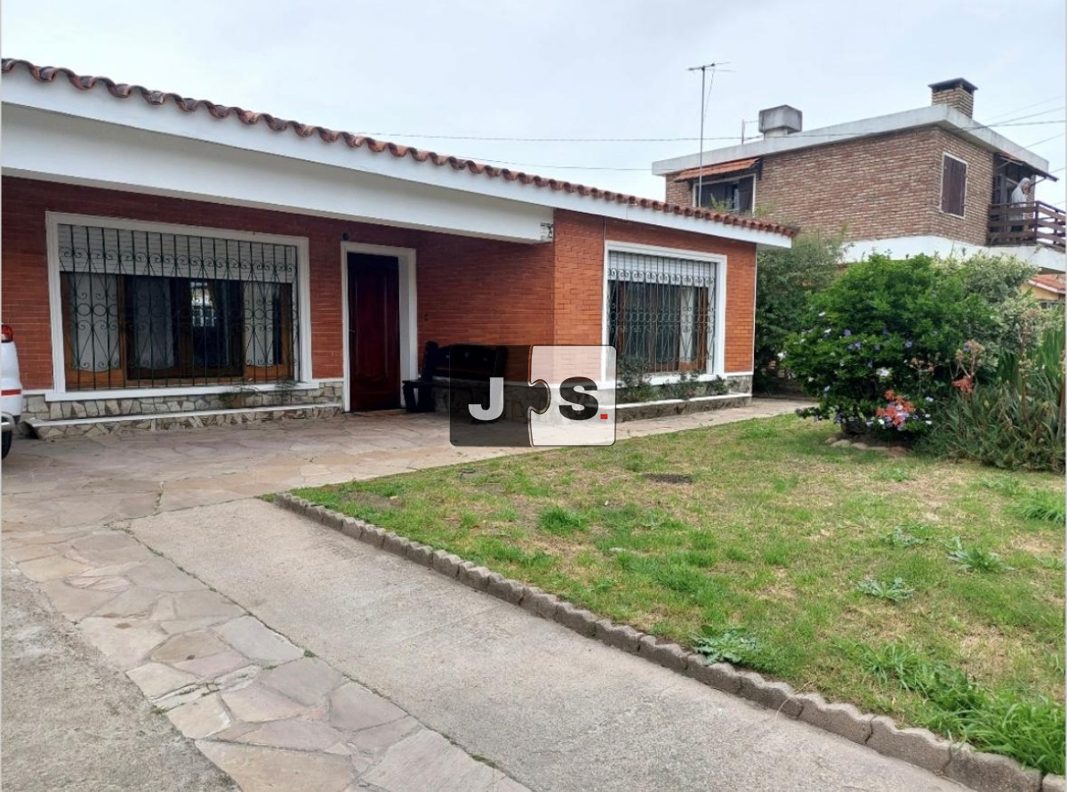 Casa ID.2076 - Venta casa 2 dormitorios más apartamento Lagomar 