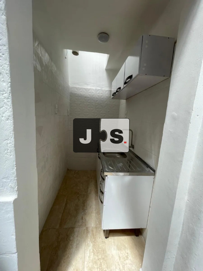 Casa ID.3542 - Alquiler Casa 11 Dormitorios, 5 baños, 4 Cocinas, Azotea, Tres Cruces 