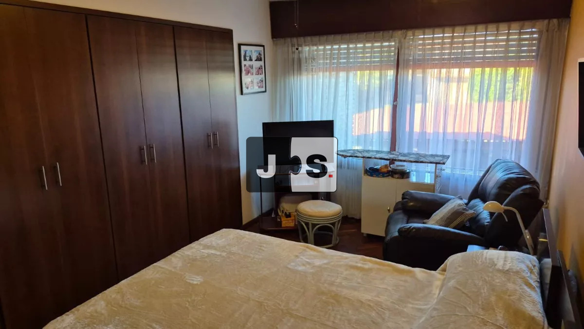 Casa ID.3031 - Venta Casa 2 plantas, 6 Dormitorios, 5 Baños, 5 Cocheras, Piscina, espacio verde, Barbacoa, Malvín Sur  