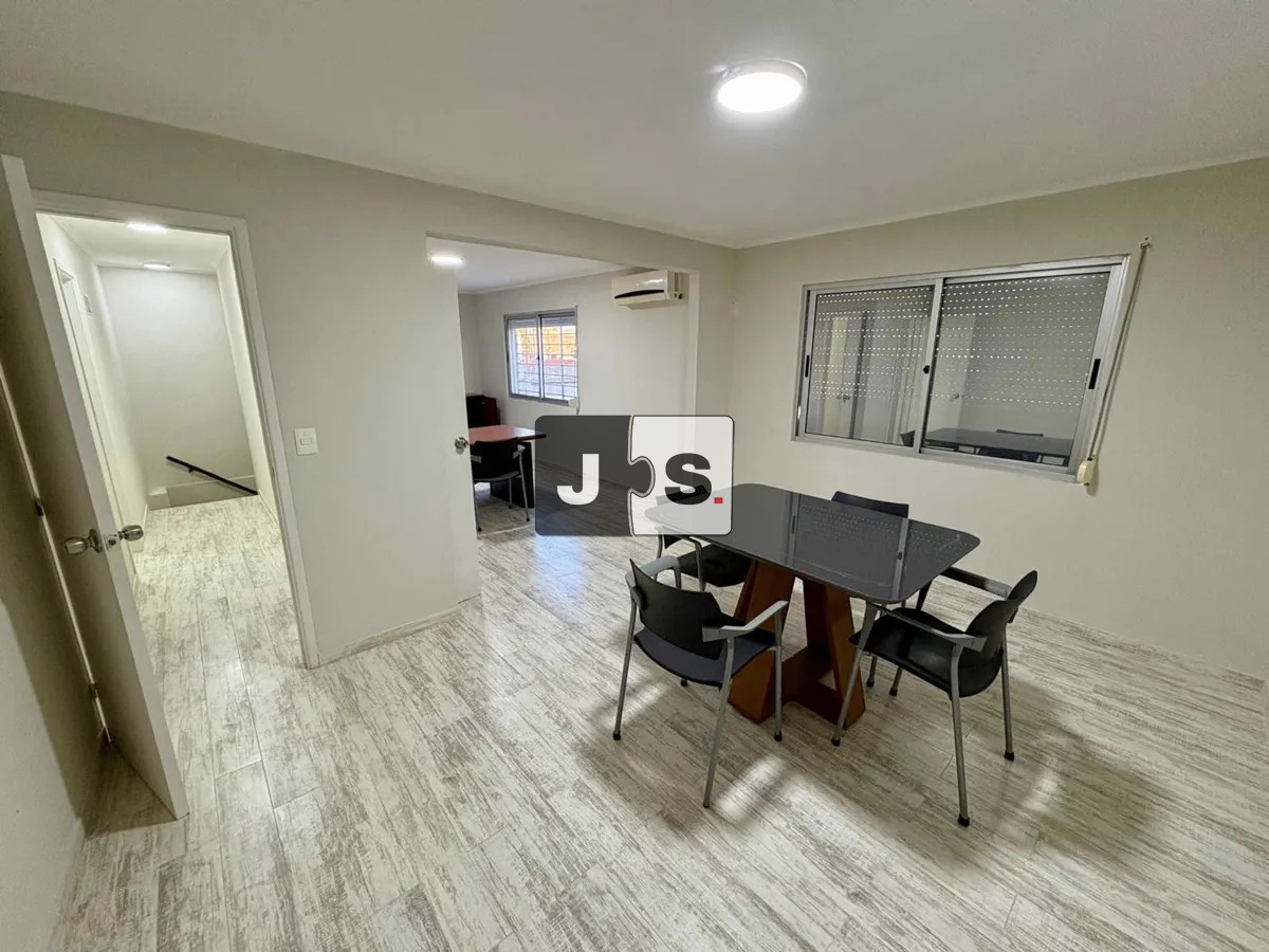 Casa ID.3735 - Vendo Casa mas Oficina, 4 Habitaciones , 4 Baños, Barrio Jacinto Vera