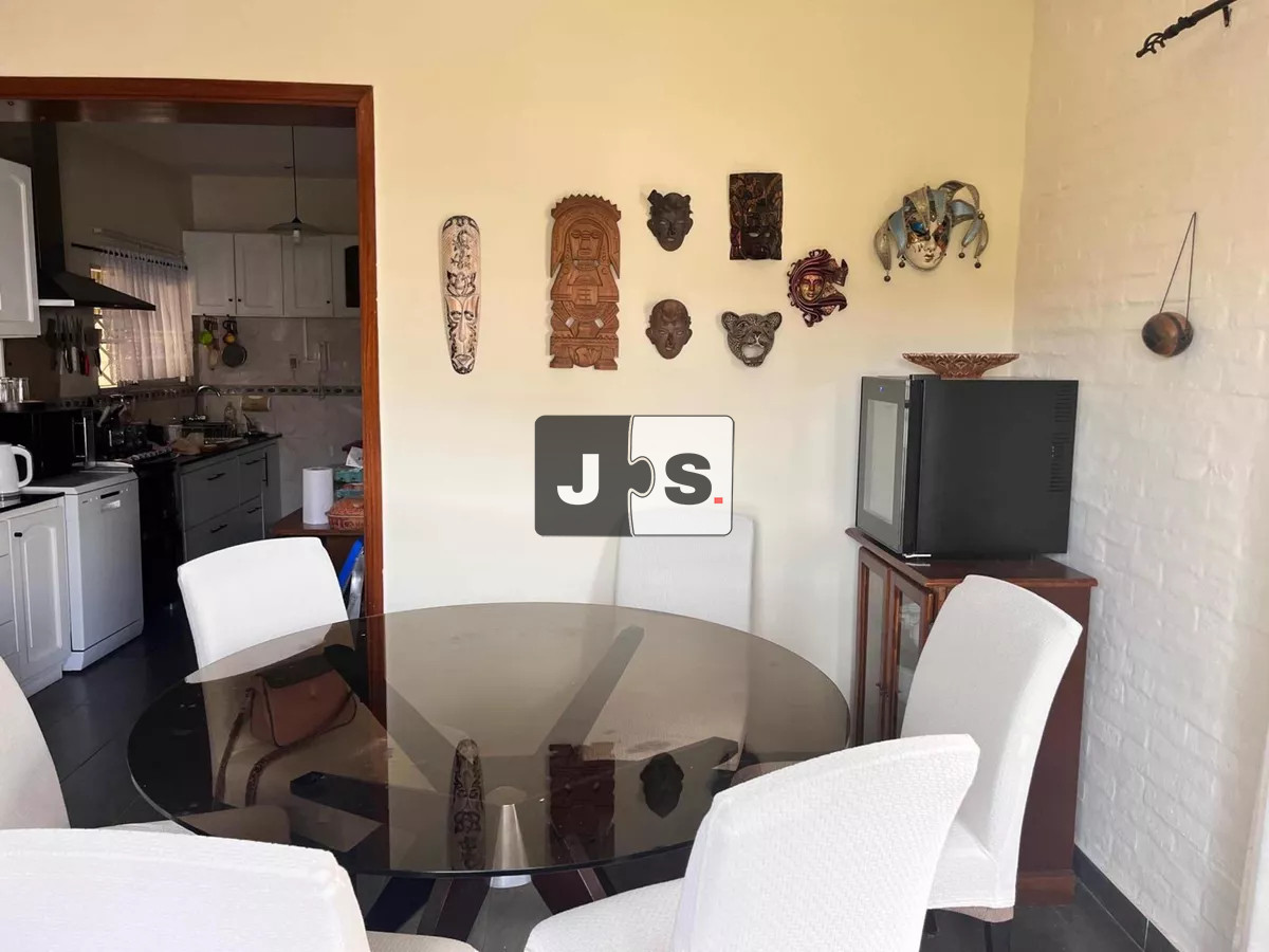 Casa ID.3274 - Venta Casa 3 Dormitorios, 2 baños, Piscina, Barbacoa, Malvin