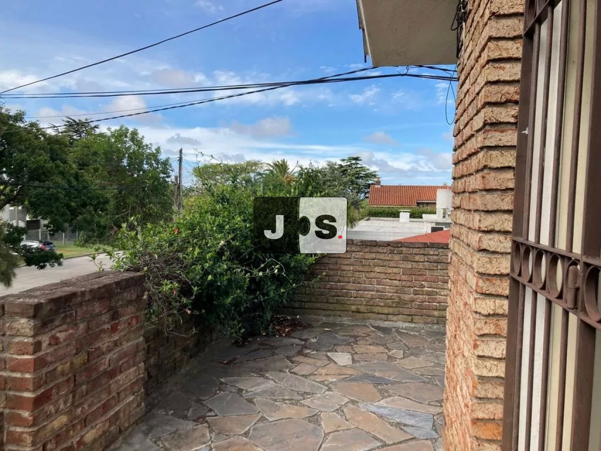 Casa ID.84 - Alquiler Casa 5 dormitorios Carrasco Sur