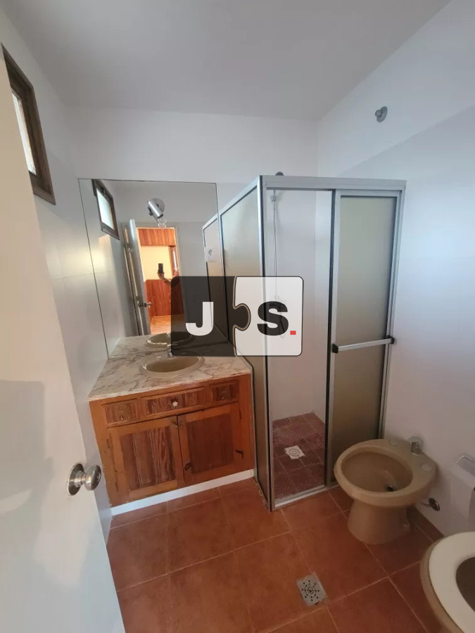 Casa ID.2940 - Alquiler Casa PH 3 Dormitorios, 2 Baños, con parrillero, azotea y vista al Mar, Punta Gorda