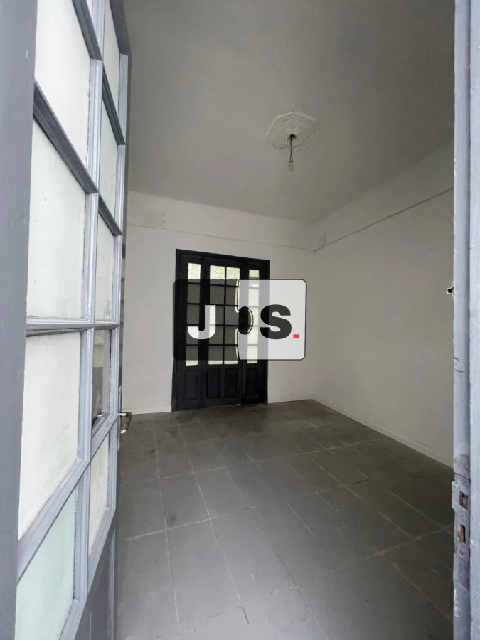 Casa ID.3542 - Alquiler Casa 11 Dormitorios, 5 baños, 4 Cocinas, Azotea, Tres Cruces 
