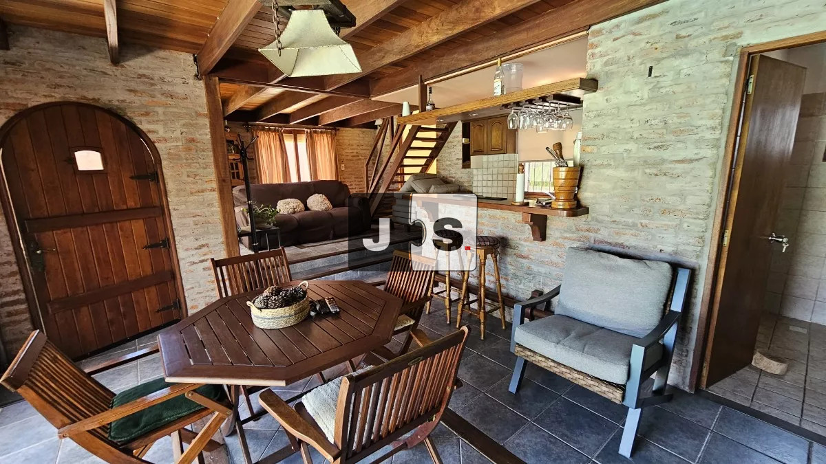 Casa ID.3031 - Venta Casa 2 plantas, 6 Dormitorios, 5 Baños, 5 Cocheras, Piscina, espacio verde, Barbacoa, Malvín Sur  