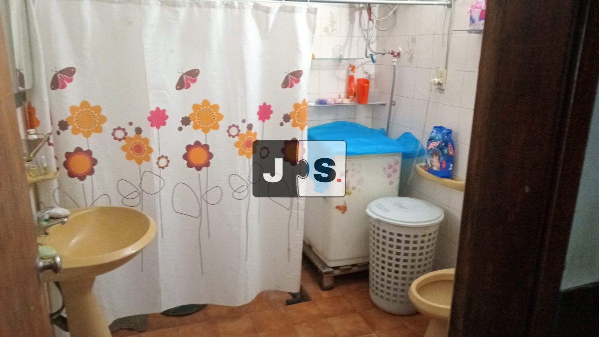 Casa ID.3948 - Vendo casa 4 dormitorios 2 baños por Bv. José Batlle y Ordóñez 