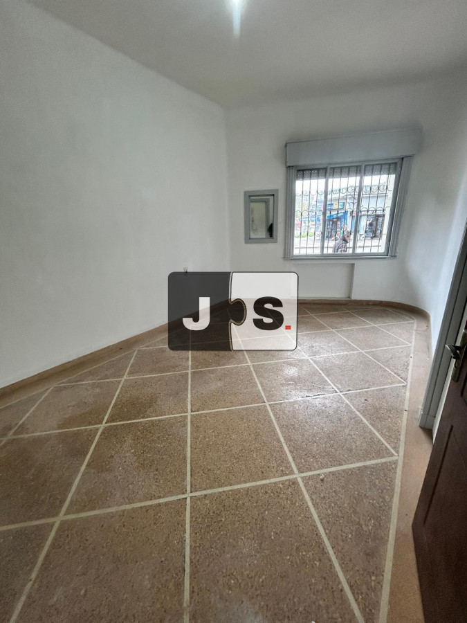 Casa ID.1732 - Alquilo casona de 9 dormitorios en Av 8 de Octubre 