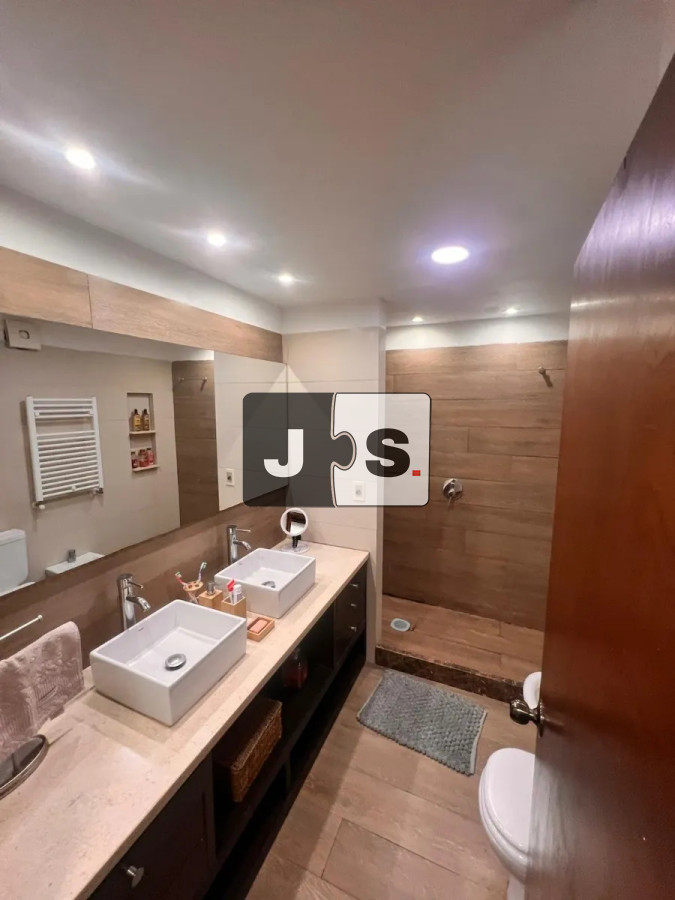 Casa ID.4258 - Vendo casa en Pocitos de 2 plantas, con piscina climatizada. 