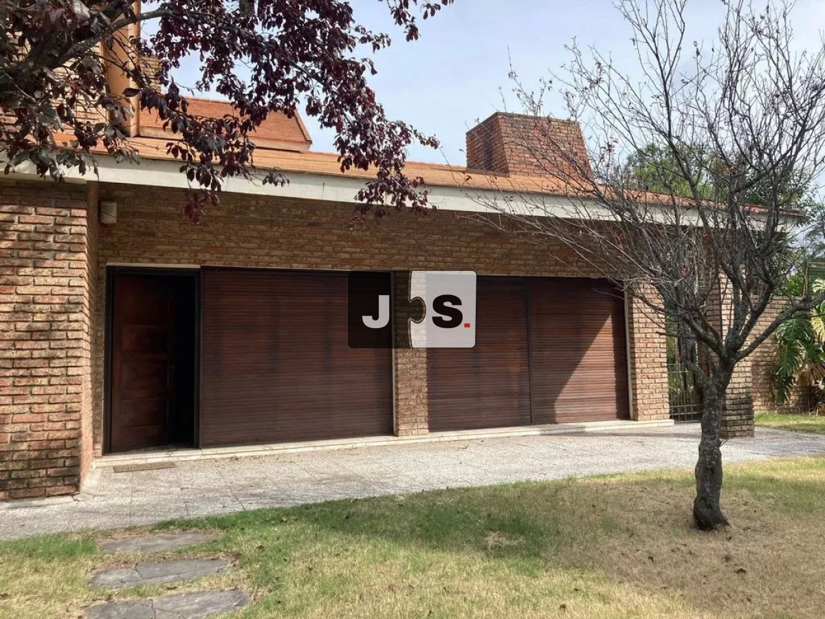 Casa ID.84 - Alquiler Casa 5 dormitorios Carrasco Sur