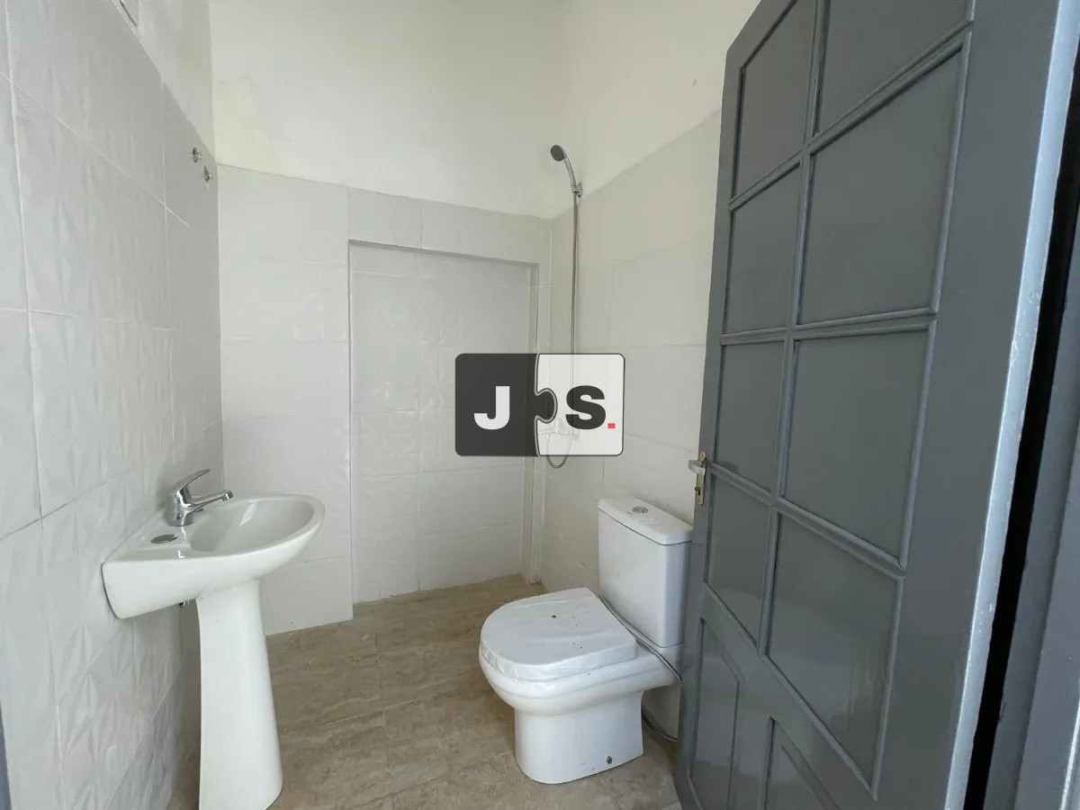 Casa ID.3542 - Alquiler Casa 11 Dormitorios, 5 baños, 4 Cocinas, Azotea, Tres Cruces 