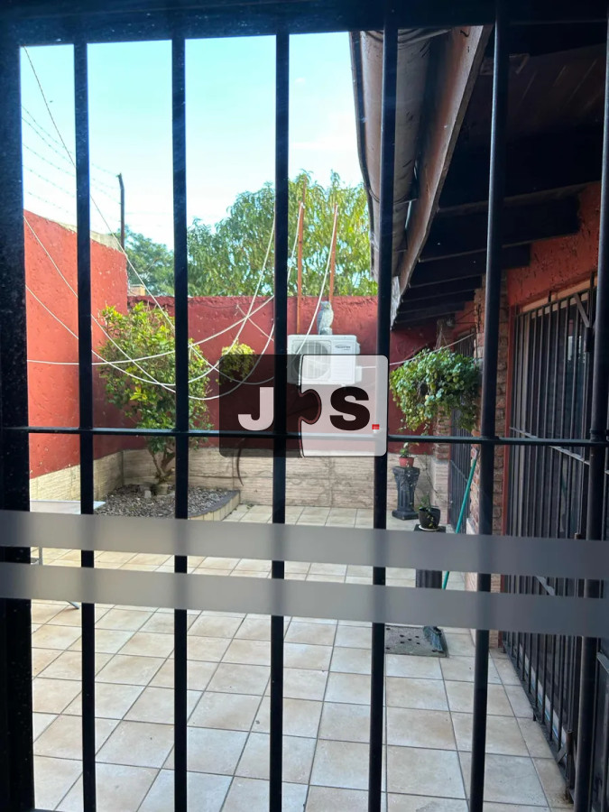 Casa ID.3650 - Vendo casa 3 dormitorios en Pérez Castellano con garage y barbacoa!
