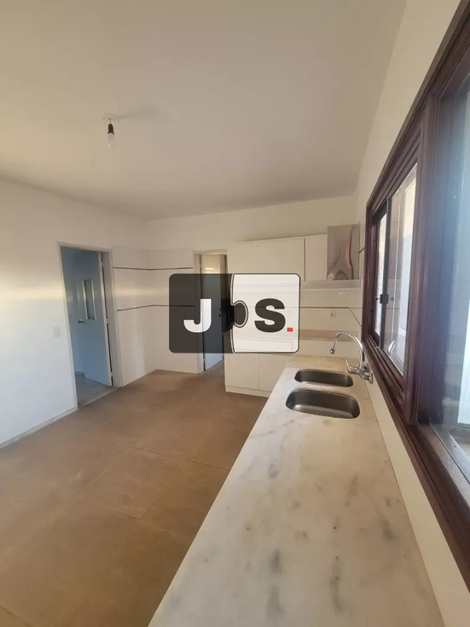 Casa ID.2940 - Alquiler Casa PH 3 Dormitorios, 2 Baños, con parrillero, azotea y vista al Mar, Punta Gorda