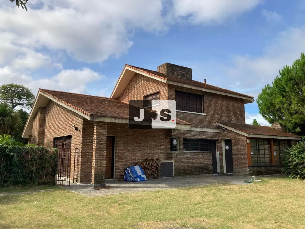 Casa ID.84 - Alquiler Casa 5 dormitorios Carrasco Sur