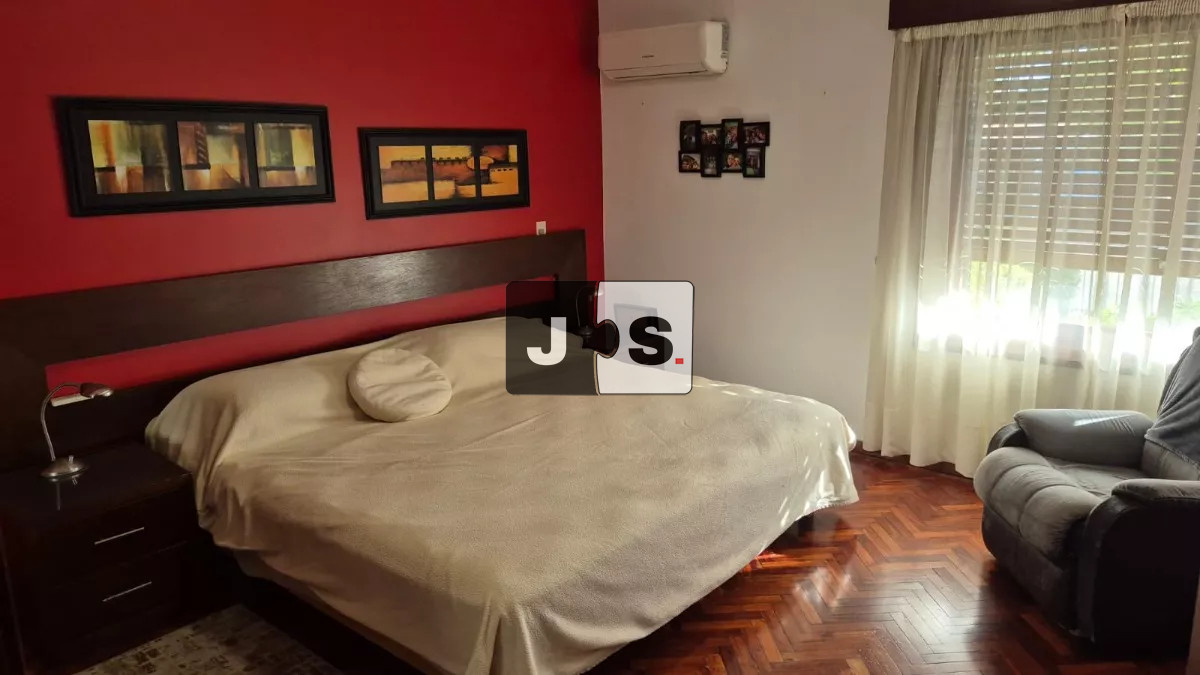 Casa ID.3031 - Venta Casa 2 plantas, 6 Dormitorios, 5 Baños, 5 Cocheras, Piscina, espacio verde, Barbacoa, Malvín Sur  