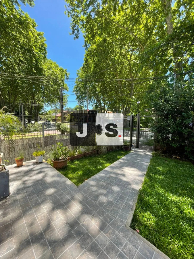 Casa ID.3627 - Venta Casa PH, 4 Dormitorios, 2 Baños, Garaje para 2 Autos, Punta Gorda