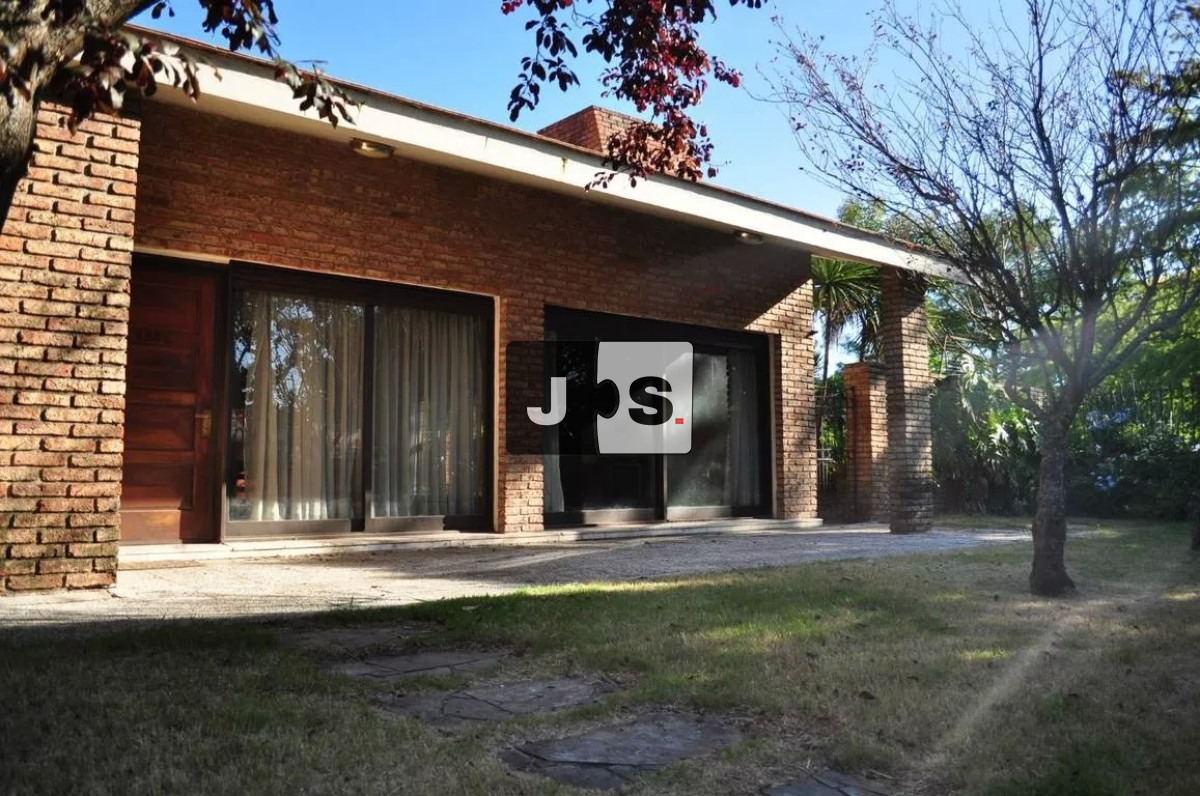 Casa ID.84 - Alquiler Casa 5 dormitorios Carrasco Sur