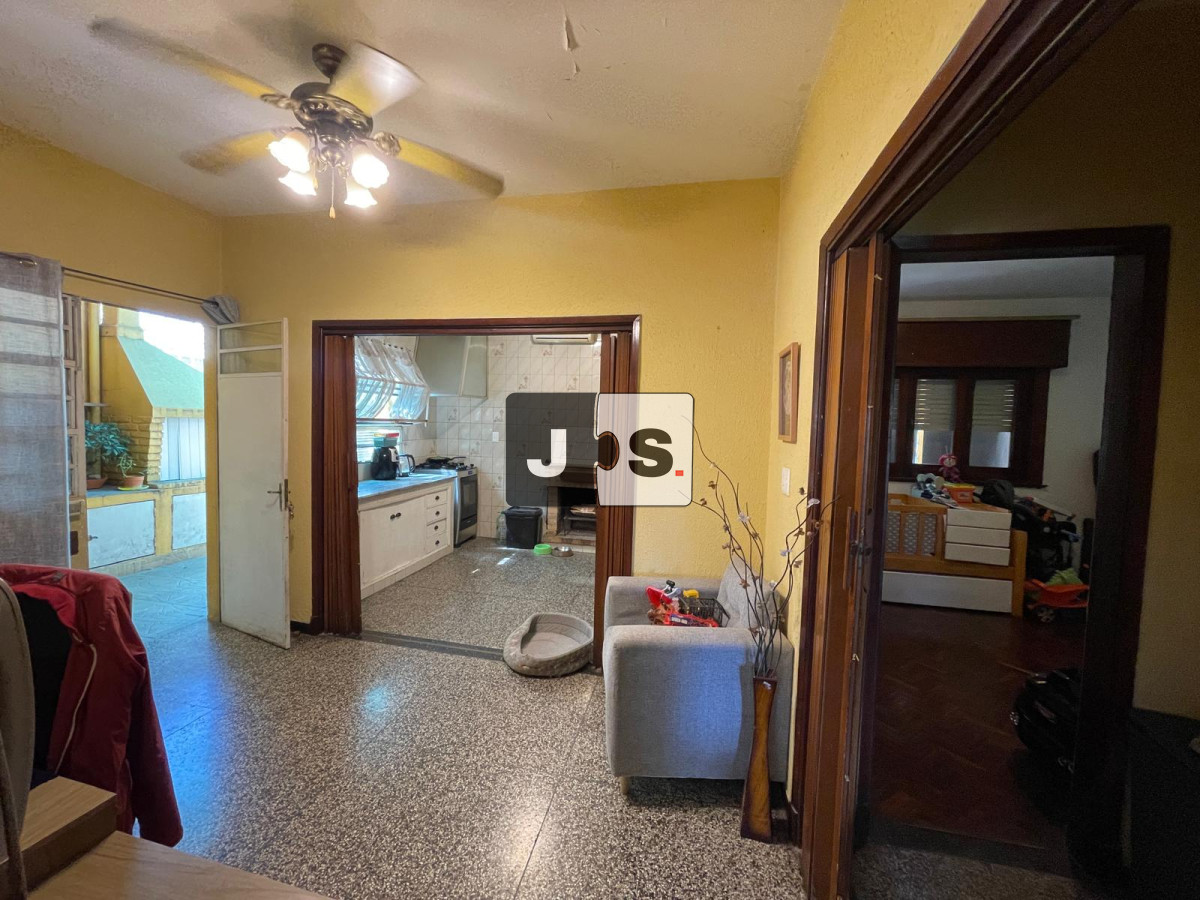 Casa ID.3238 - Venta Casa 2 Dormitorios, 1 baños, Parrillero, Patio interno, Lavero La Blanqueada 