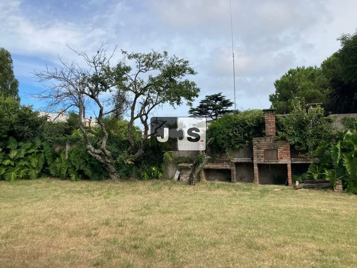 Casa ID.84 - Alquiler Casa 5 dormitorios Carrasco Sur