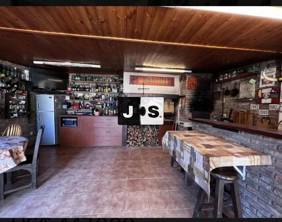 Casa ID.3236 - Venta Casa 3 Dormitorios, 2 baños, Piscina y Barbacoa, Garaje, La Blanqueada 