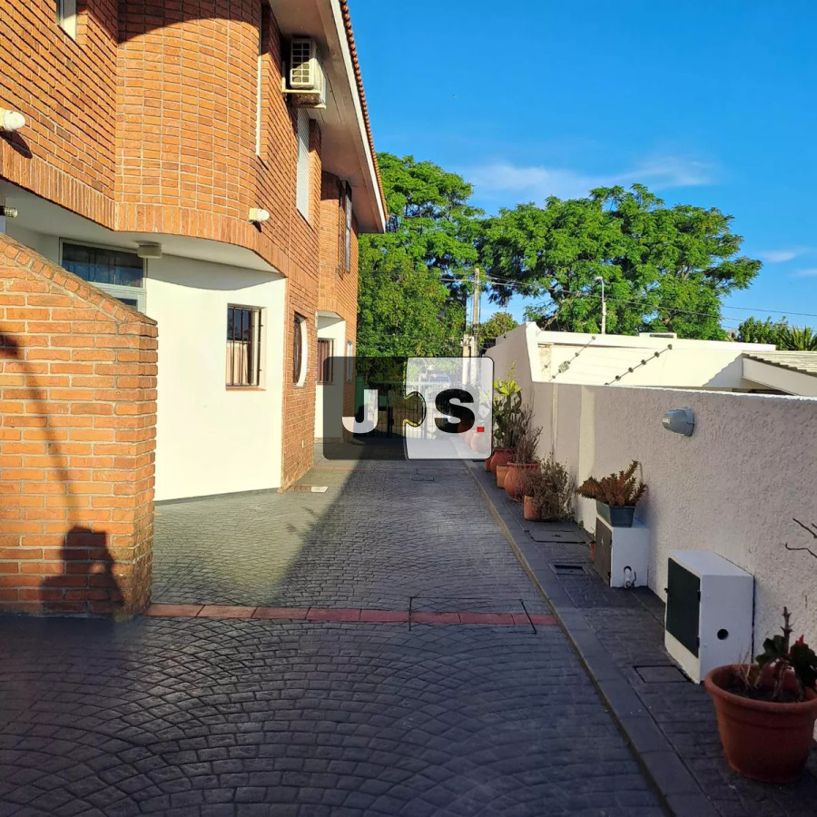 Casa ID.2821 - Venta casa Ph, 3 Dormitorios, 3 Baños, cochera, Punta Gorda