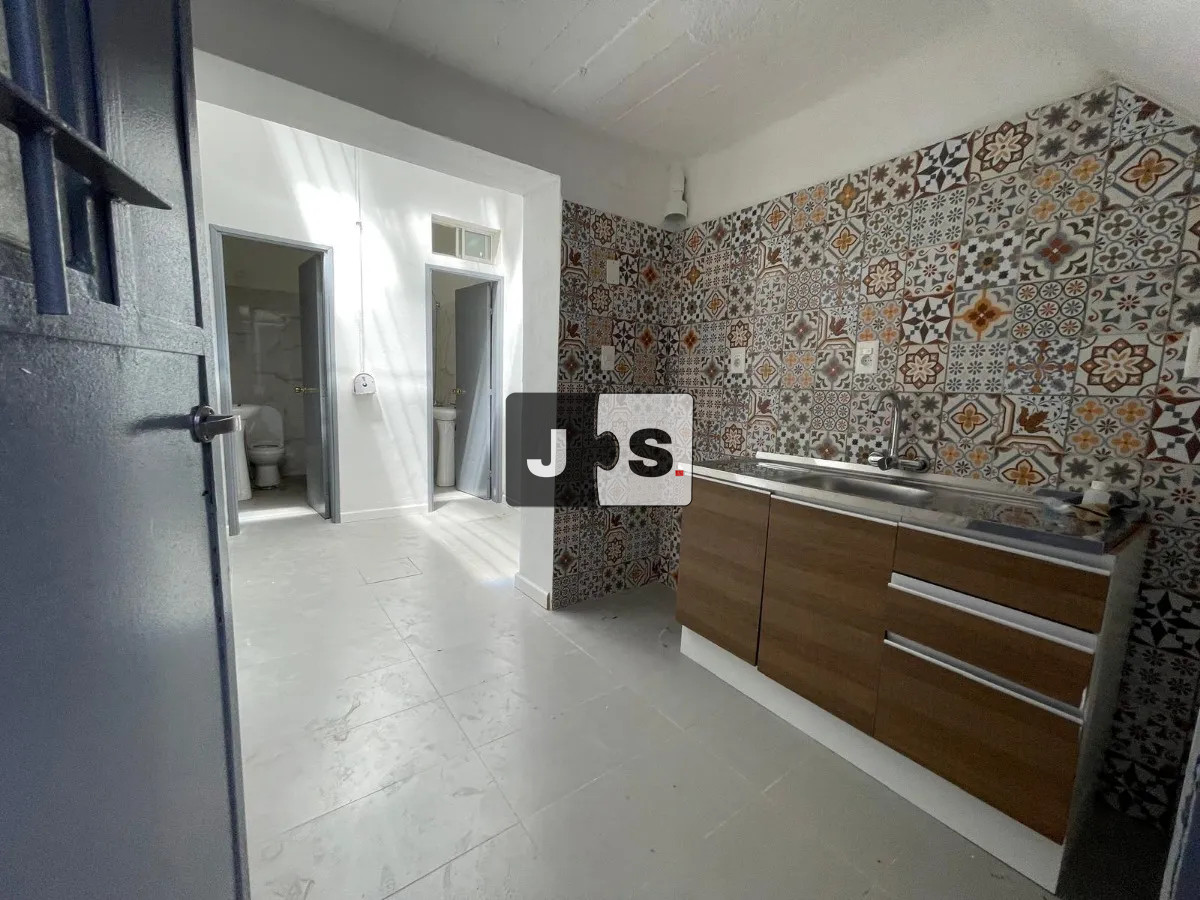 Casa ID.3542 - Alquiler Casa 11 Dormitorios, 5 baños, 4 Cocinas, Azotea, Tres Cruces 