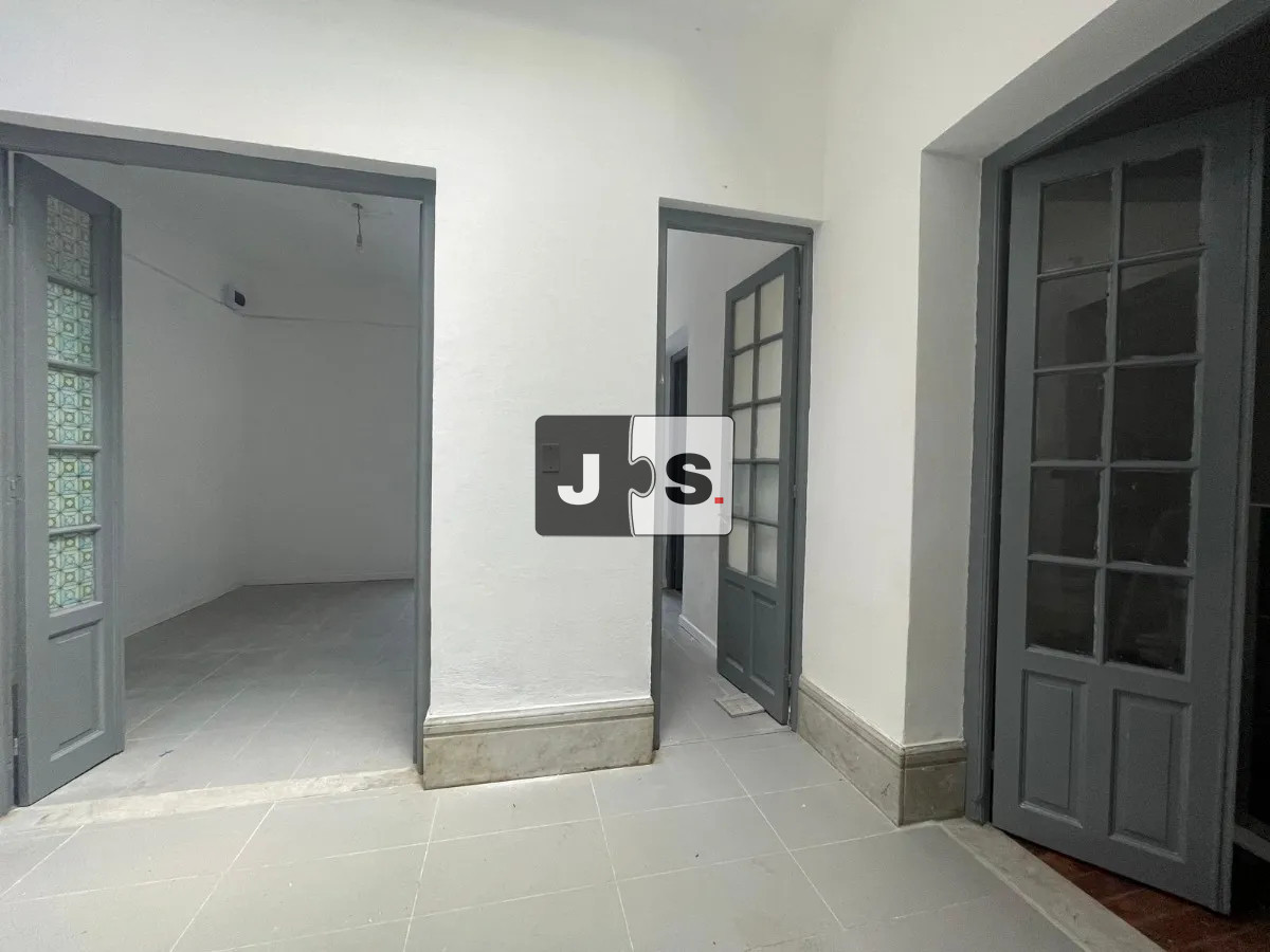 Casa ID.3542 - Alquiler Casa 11 Dormitorios, 5 baños, 4 Cocinas, Azotea, Tres Cruces 