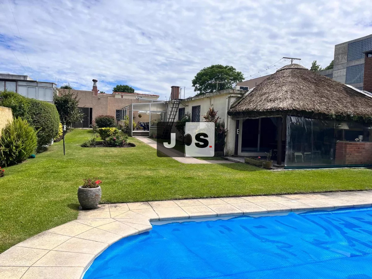 Casa ID.3274 - Venta Casa 3 Dormitorios, 2 baños, Piscina, Barbacoa, Malvin