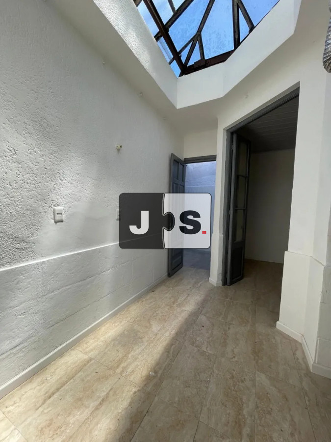 Casa ID.3542 - Alquiler Casa 11 Dormitorios, 5 baños, 4 Cocinas, Azotea, Tres Cruces 