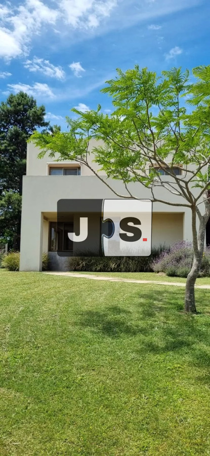 Casa ID.50 - Alquiler casa 4 dormitorios Barrio Privado Viñedos de la Tahona.
