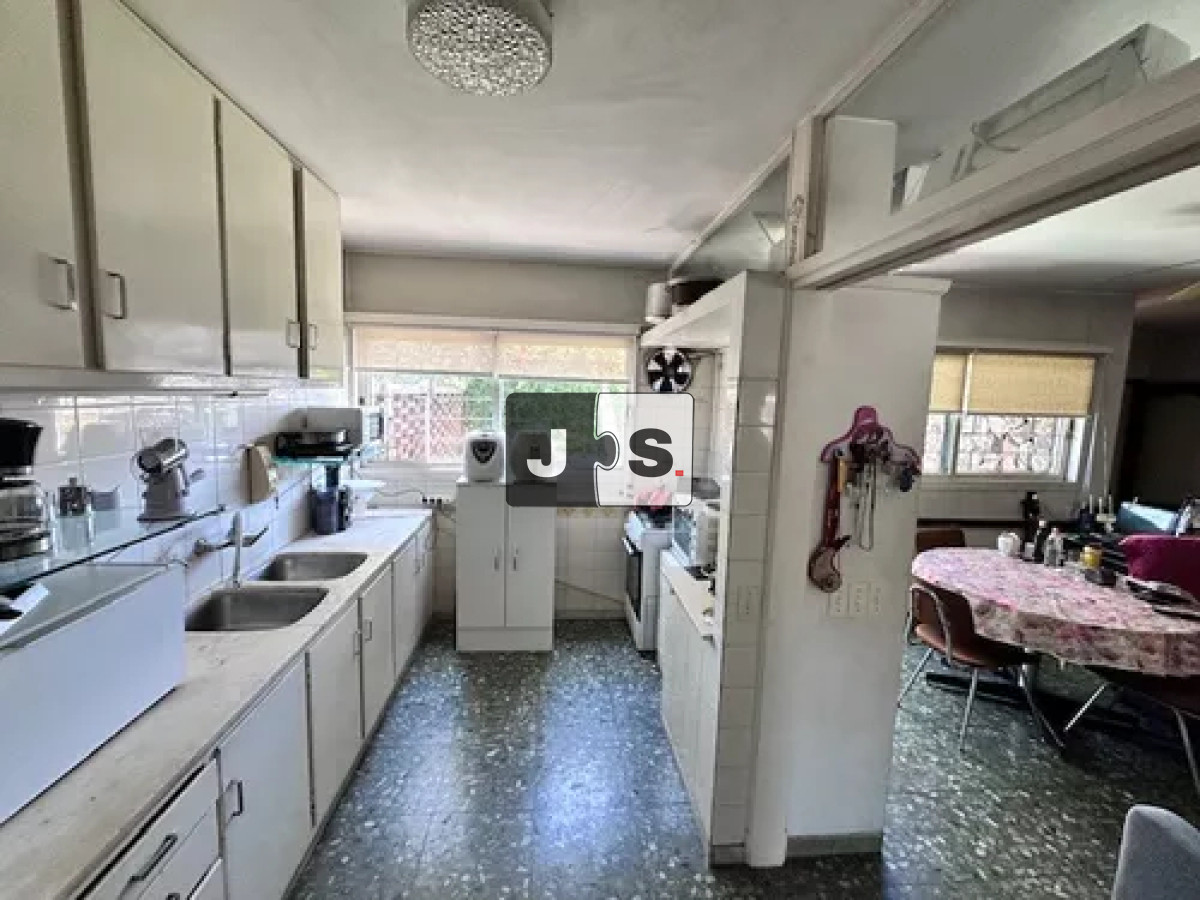 Casa ID.2283 - Casa en Venta con 4 habitaciones, La blanqueada