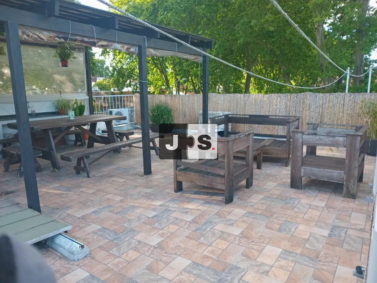 Casa ID.3627 - Venta Casa PH, 4 Dormitorios, 2 Baños, Garaje para 2 Autos, Punta Gorda