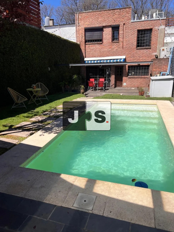 Casa ID.4258 - Vendo casa en Pocitos de 2 plantas, con piscina climatizada. 