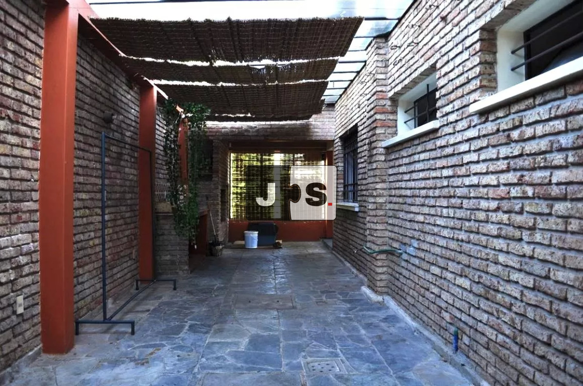 Casa ID.84 - Alquiler Casa 5 dormitorios Carrasco Sur