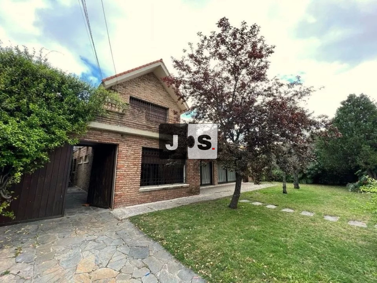 Casa ID.84 - Alquiler Casa 5 dormitorios Carrasco Sur