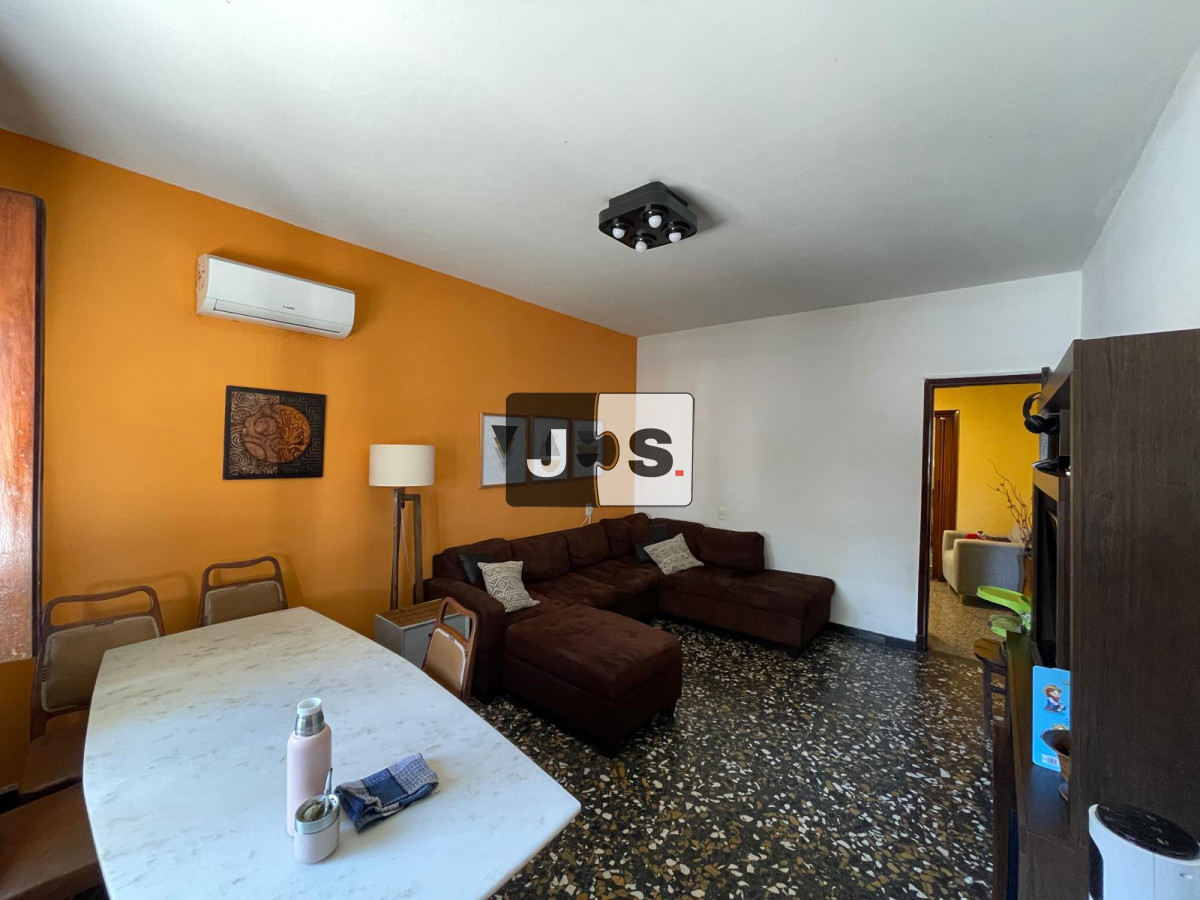 Casa ID.3238 - Venta Casa 2 Dormitorios, 1 baños, Parrillero, Patio interno, Lavero La Blanqueada 