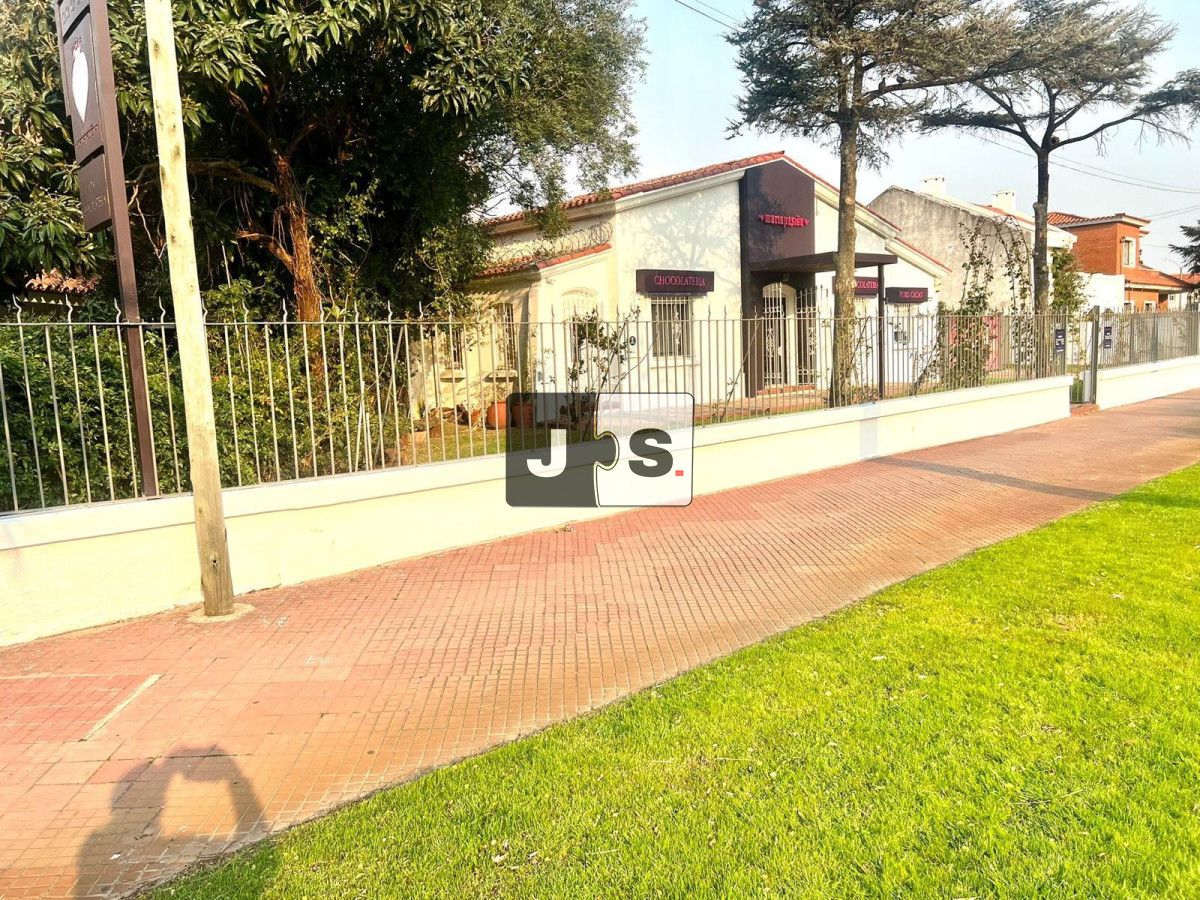 Casa ID.3789 - Venta casa 4 dormitorios Carrasco Montevideo