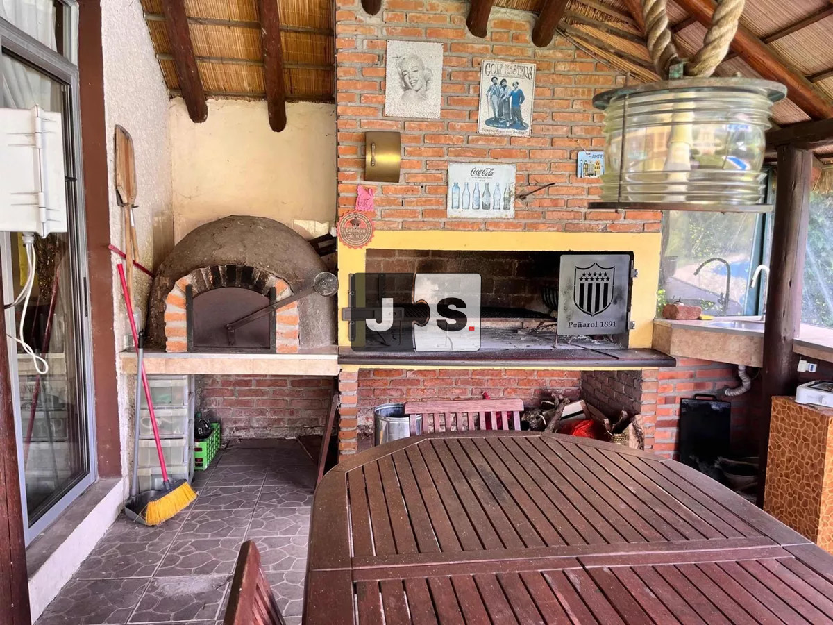 Casa ID.3274 - Venta Casa 3 Dormitorios, 2 baños, Piscina, Barbacoa, Malvin
