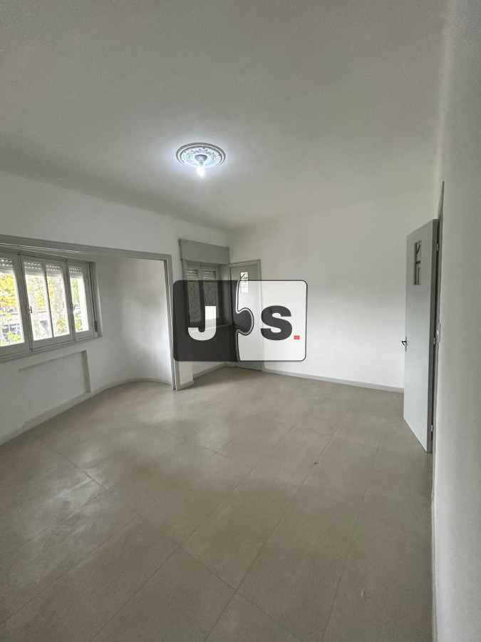 Casa ID.1732 - Alquilo casona de 9 dormitorios en Av 8 de Octubre 