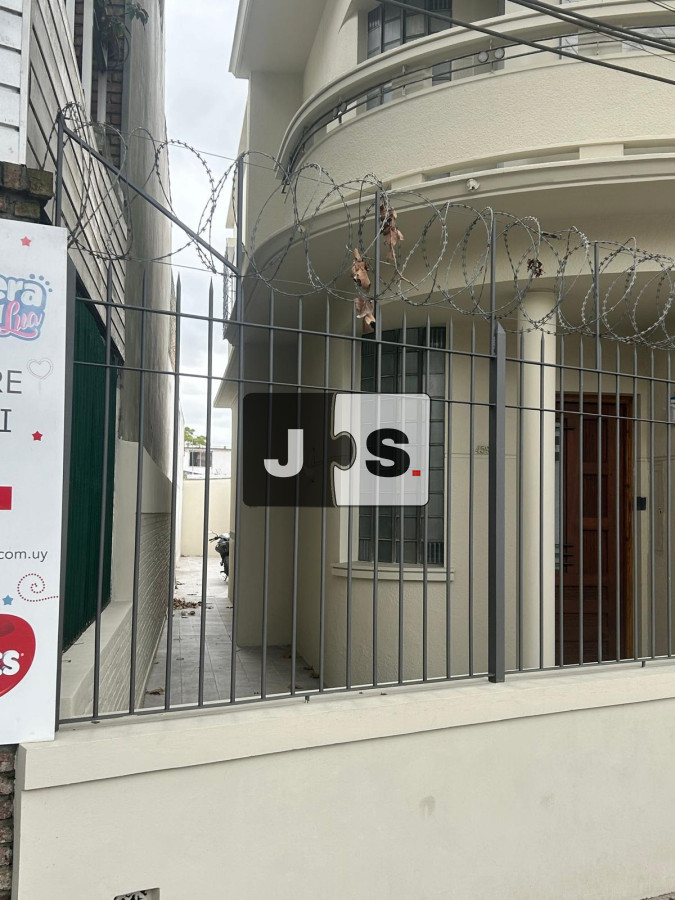 Casa ID.1732 - Alquilo casona de 9 dormitorios en Av 8 de Octubre 