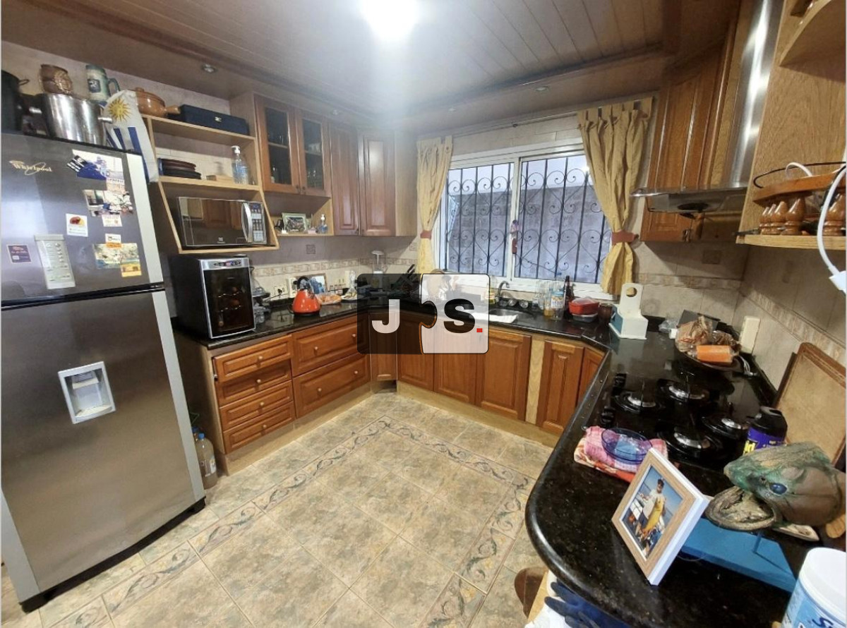 Casa ID.2076 - Venta casa 2 dormitorios más apartamento Lagomar 