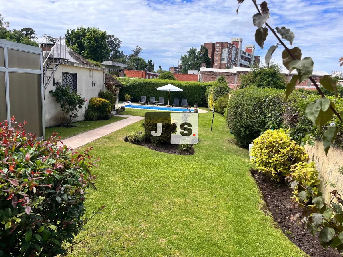 Casa ID.3274 - Venta Casa 3 Dormitorios, 2 baños, Piscina, Barbacoa, Malvin