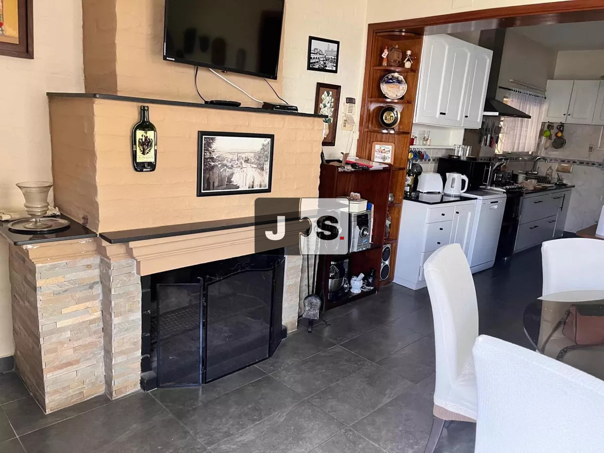 Casa ID.3274 - Venta Casa 3 Dormitorios, 2 baños, Piscina, Barbacoa, Malvin