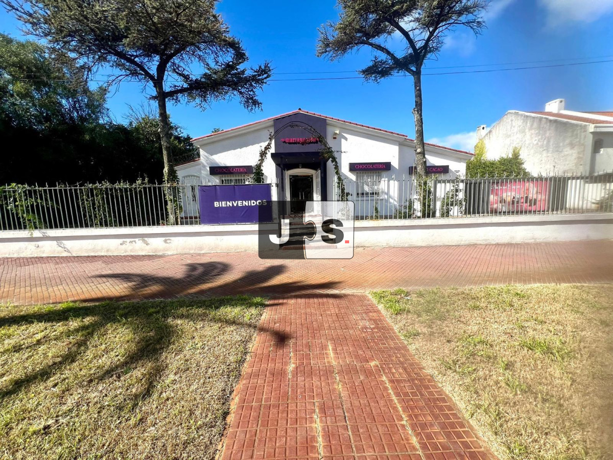 Casa ID.3789 - Venta casa 4 dormitorios Carrasco Montevideo